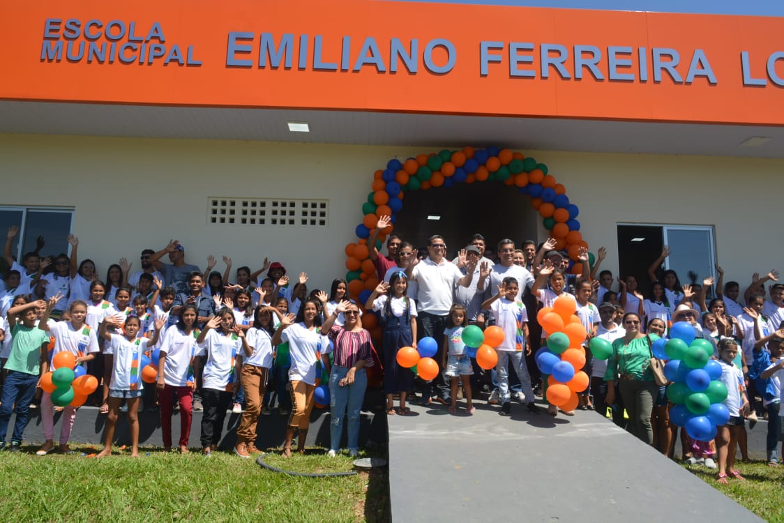 Adrienne Cidade destaca inauguração de escola na região do Capanazinho