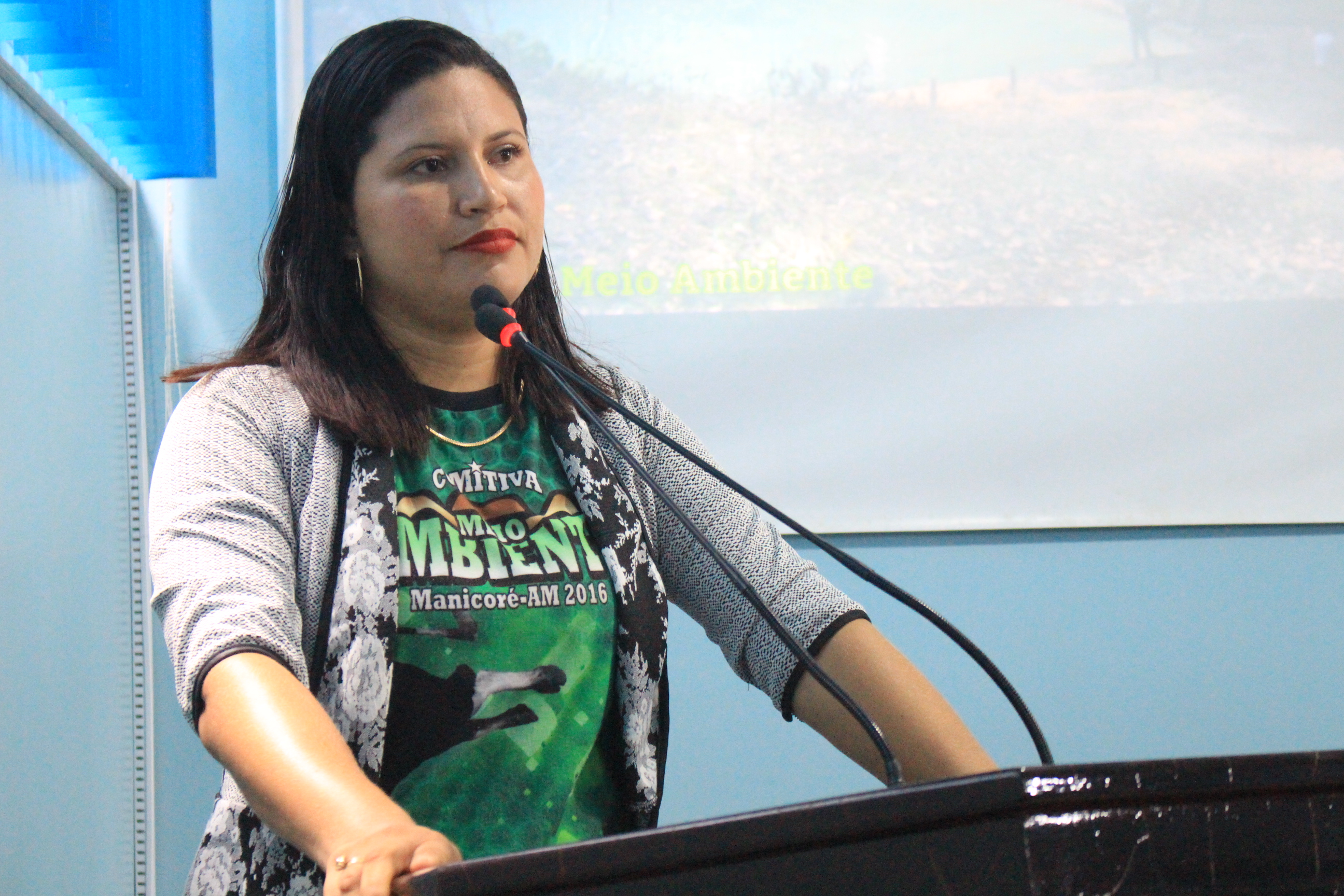 Aluna do curso Técnico em Meio Ambiente faz o uso da tribuna  para apresentar projeto de Relitalização do CREPOM