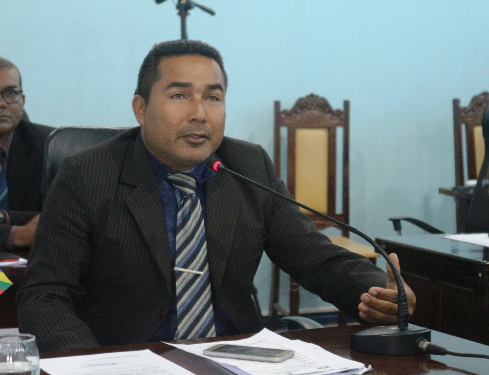 Charles Meireles reivindica situação de escolas da zona rural de Manicoré