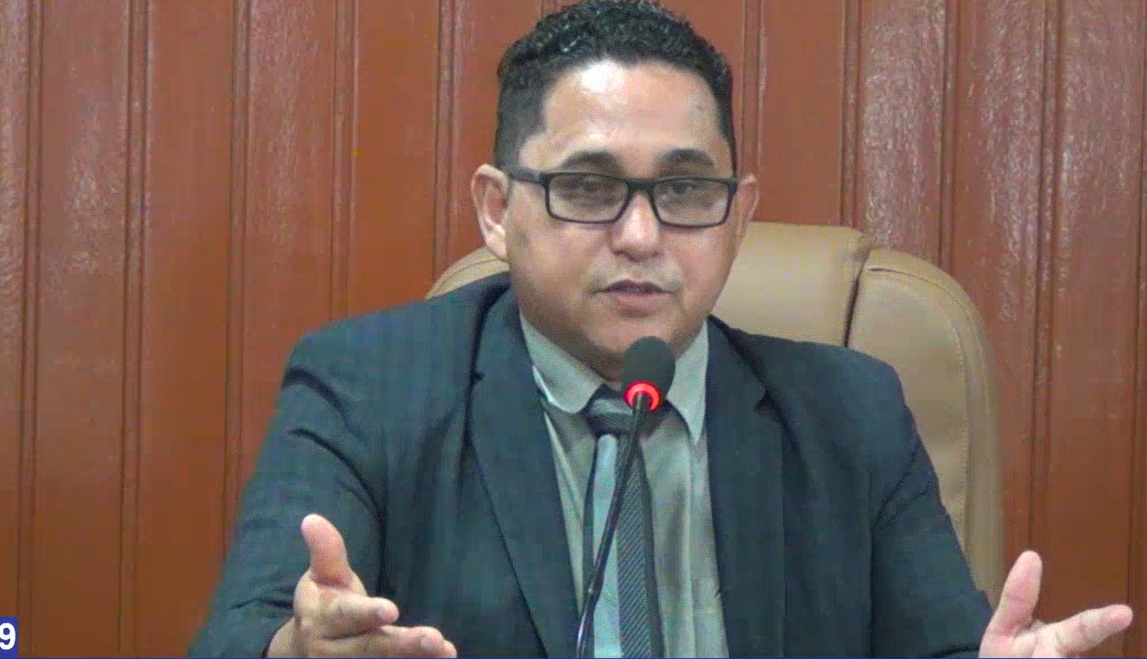 Eliaquim Duarte solicita informações sobre funcionamento da Quadra da Escola Estadual de Matupi