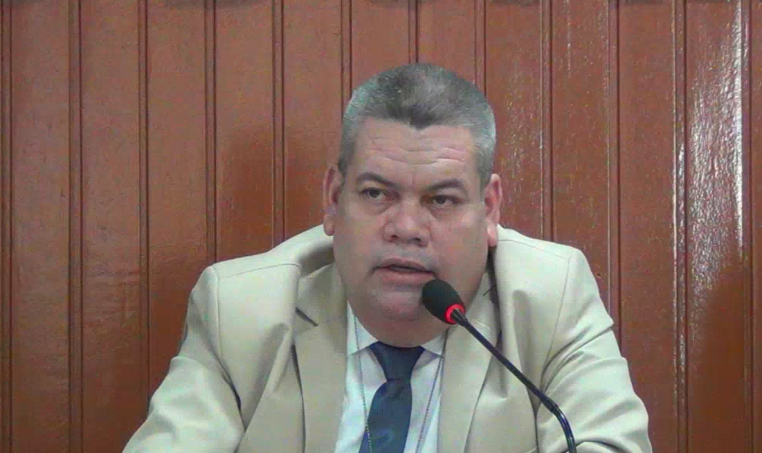 Hetyelson da Pesca pede retirada de entulho nas ruas do Bairro de Santa Luzia 