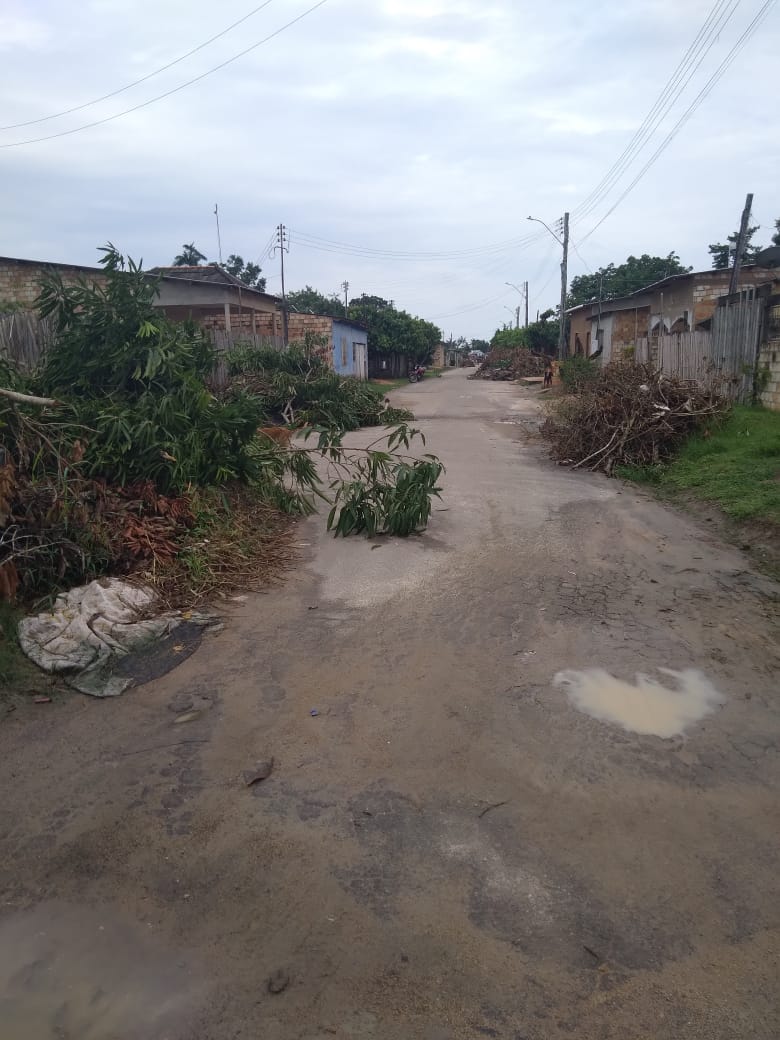 Hetyelson da Pesca solicita limpeza na Rua Matupiri no Manicorezinho