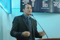 Luzinei Delgado busca solucionar problemas no bairro do Lulinha