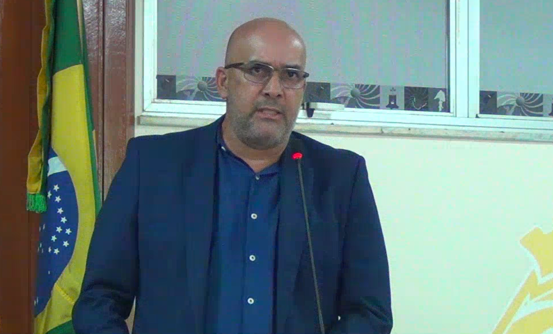 Michelzão apresenta requerimentos pedindo informações 