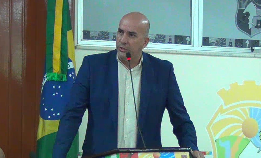 Michelzão solicita reforma de Escadaria na Travessa Dom Pedro I