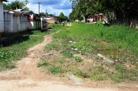 Moradores do Bairro de Manicorezinho reclamam de ruas esburacadas e esgoto a céu aberto