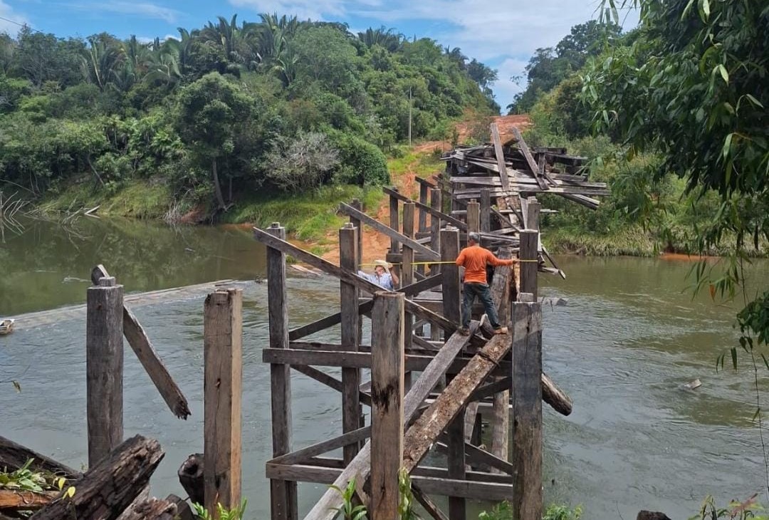 Newton Neto acompanha equipe para recuperar pontes no ramal de Democracia 