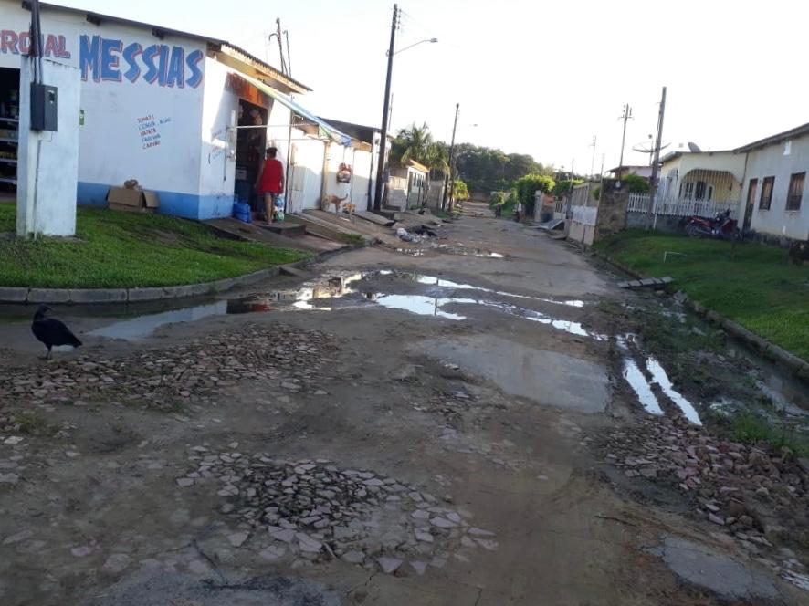 Socorro Torres diz que moradores não aguentam mais tanto buraco nas ruas do Bairro de Mazarelo II
