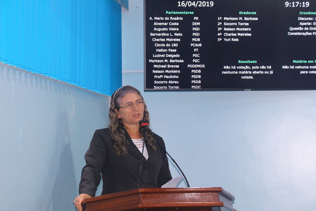 Socorro Torres indica limpeza de entulho na rua 7 de Setembro 
