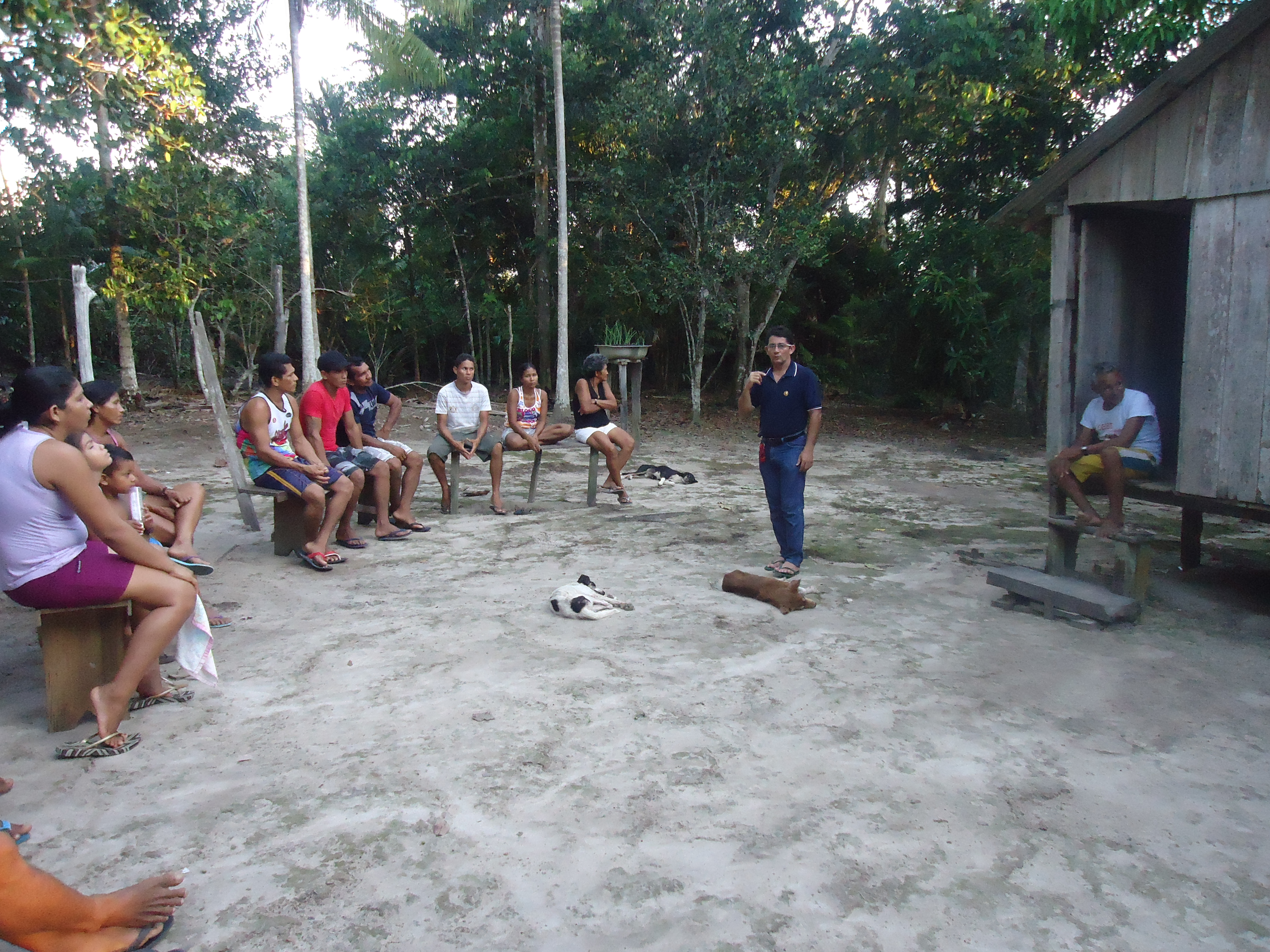  Trator esteira é enviado pela prefeitura à Comunidade de Esperança para beneficiar apenas de seus aliados. 