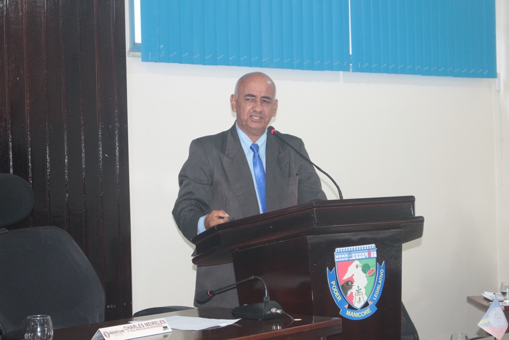 Velho solicita reativação das atividades administrativas do Cemitério Municipal