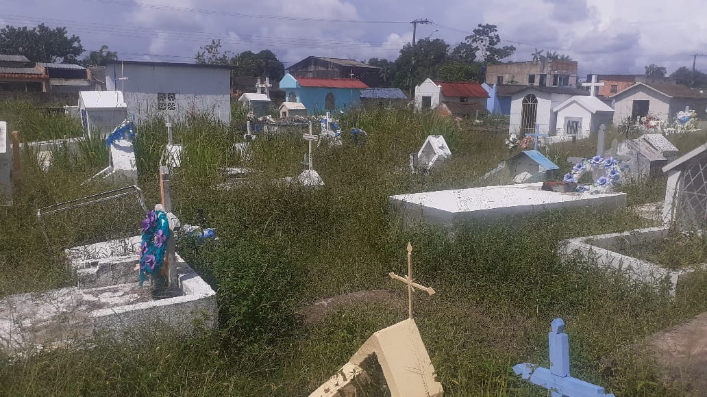 Velho pede limpeza e corte de mato do Cemitério Municipal