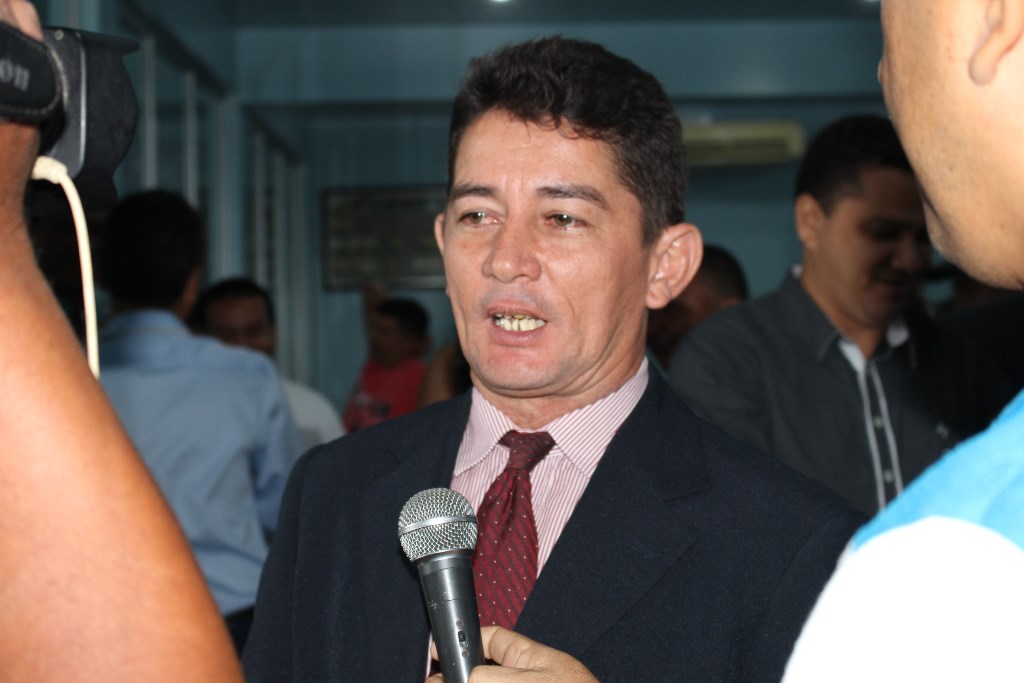 Vereador Roberval Neves surpreende e é eleito presidente da Câmara Municipal de Manicoré