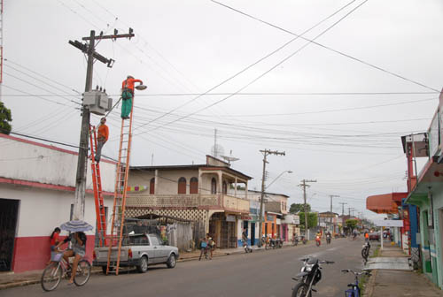 Luzinei quer melhorias na iluminação pública dos bairros de Manicoré e solicita escada no porto da Matriz