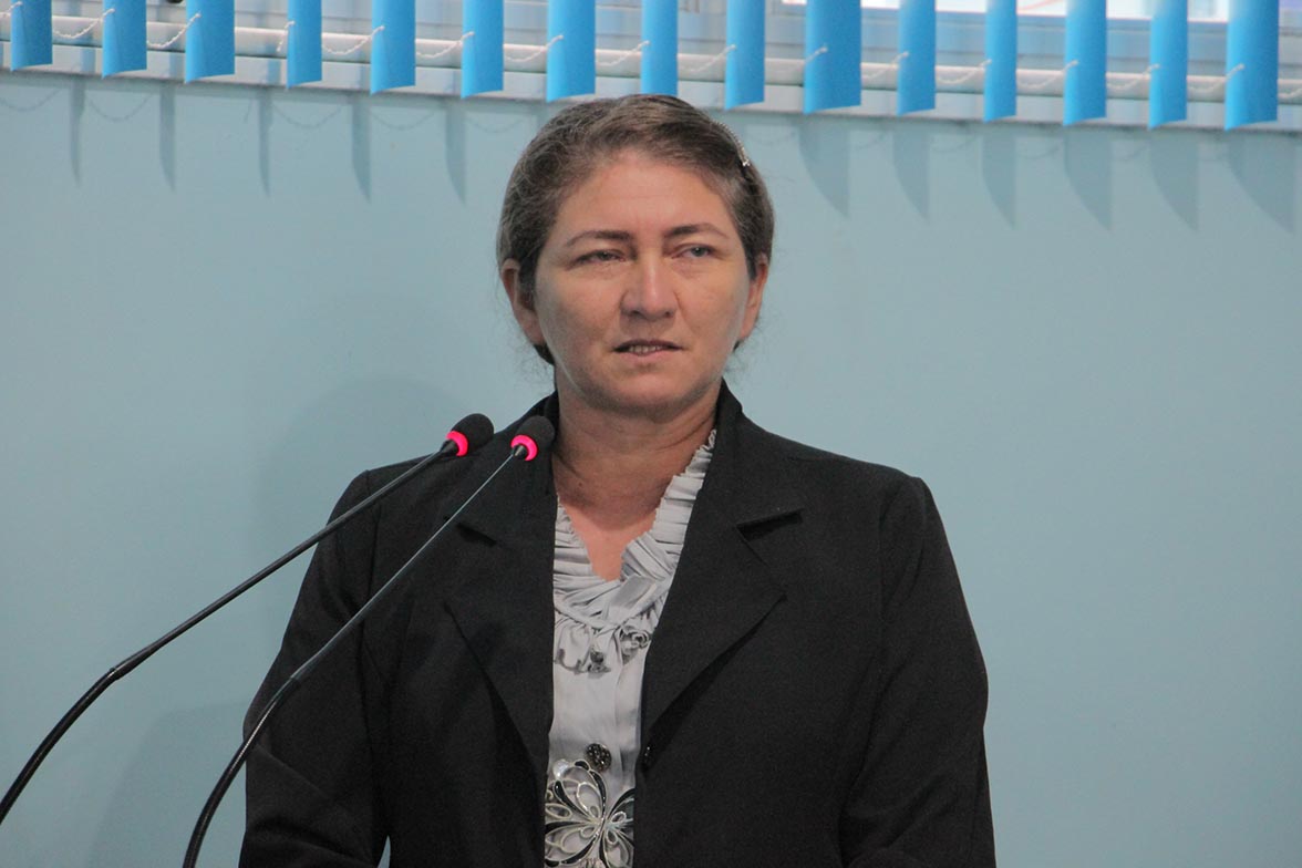 Vereadora Socorro Torres (PSDC)  indica retirada de caçambas da rampa do antigo porto de Manicoré