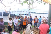 Vereadores participam da entrega de ajuda humanitária as famílias atingidas pela cheia do rio Madeira em Manicoré